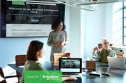 Schneider Electric accelerates its AI at Scale strategy with solid progress in the first year